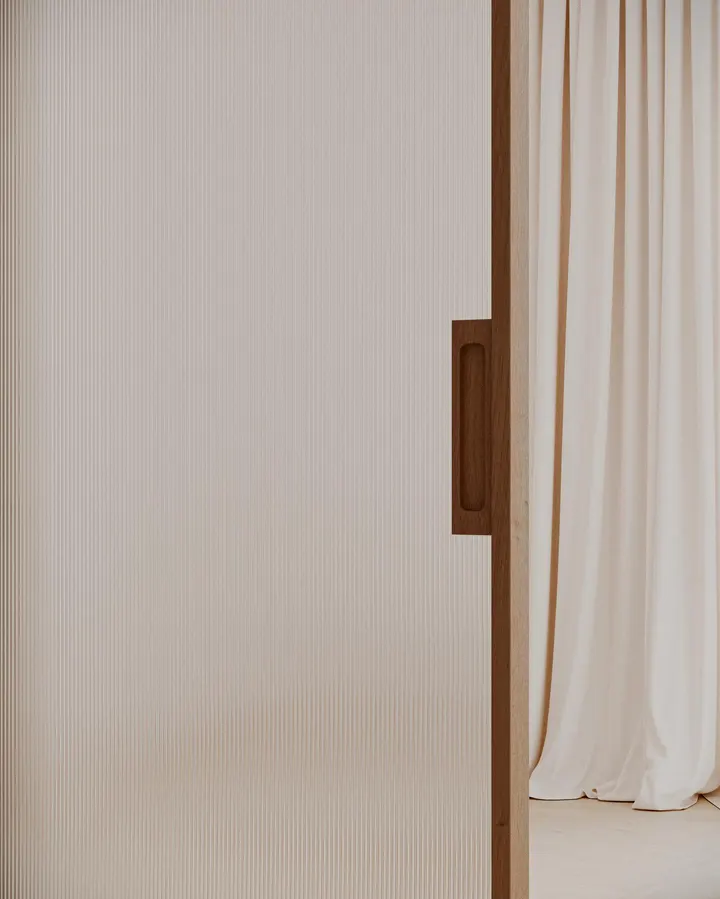 Puerta corredera a medida para baño.