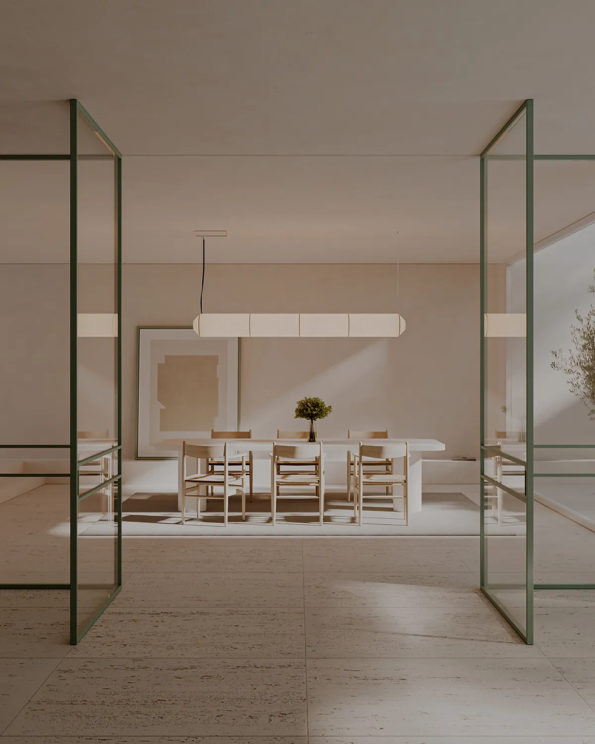 Modelo Soft: dos hojas pivotantes de vidrio con perfil fino verde, abiertas hacia un comedor luminoso.